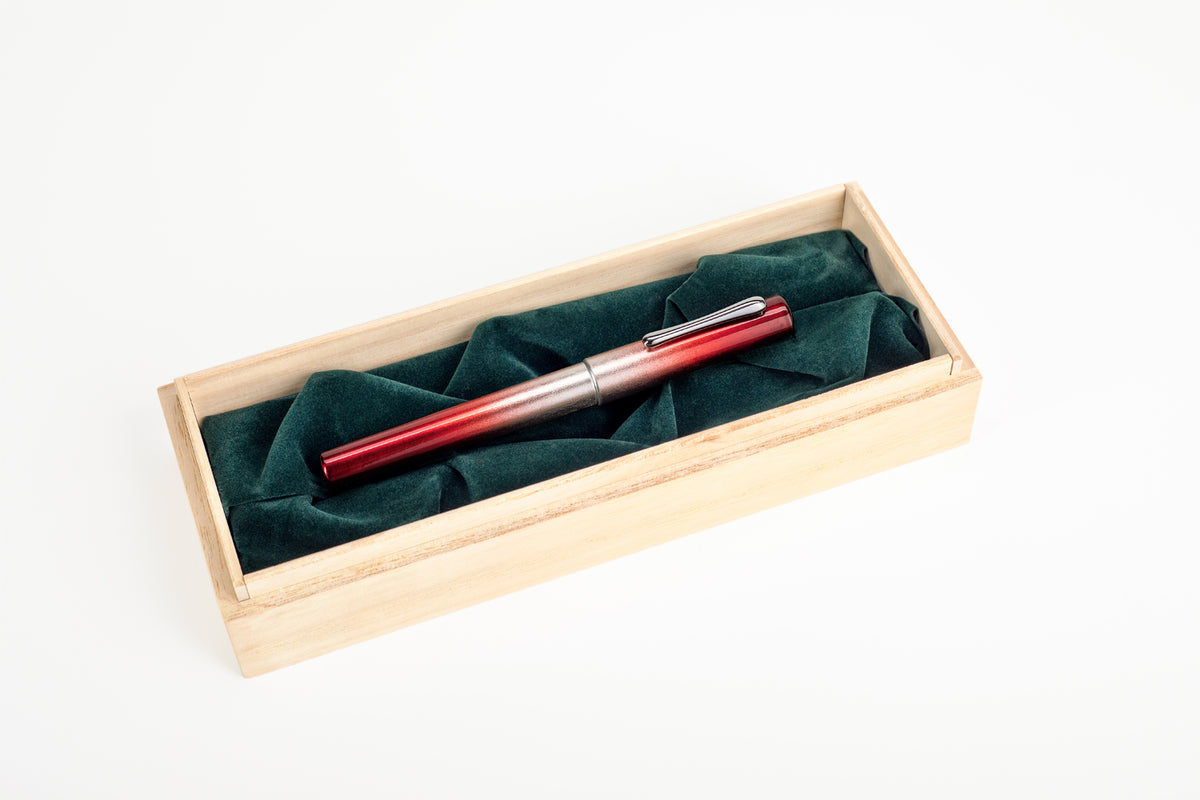 Taccia - Susugo Ginpaku Sekiheki-Gyoku (Red Jasper)