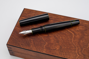 Leonardo - Urushi Essenza Cinque Verde 2023 Pen Venture Exclusive (Ltd)