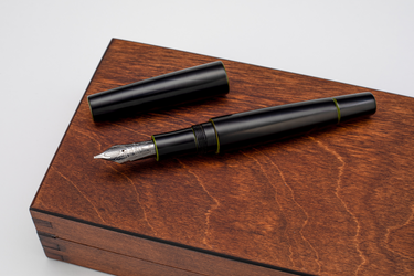Leonardo - Urushi Essenza Cinque Verde 2023 Pen Venture Exclusive (Ltd)