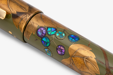 Taccia - Mizuki Maki-e Urushi Fountain Pen | Nobudo
