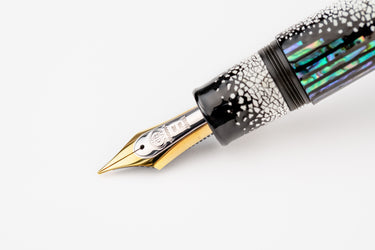 Taccia - Empress Miyabi Maki-e Winter Breath (Large 18k Nib)