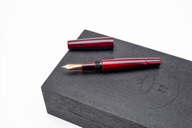 Leonardo - Urushi Essenza Aka Tamenuri 2022 Pen Venture Exclusive (LTD)